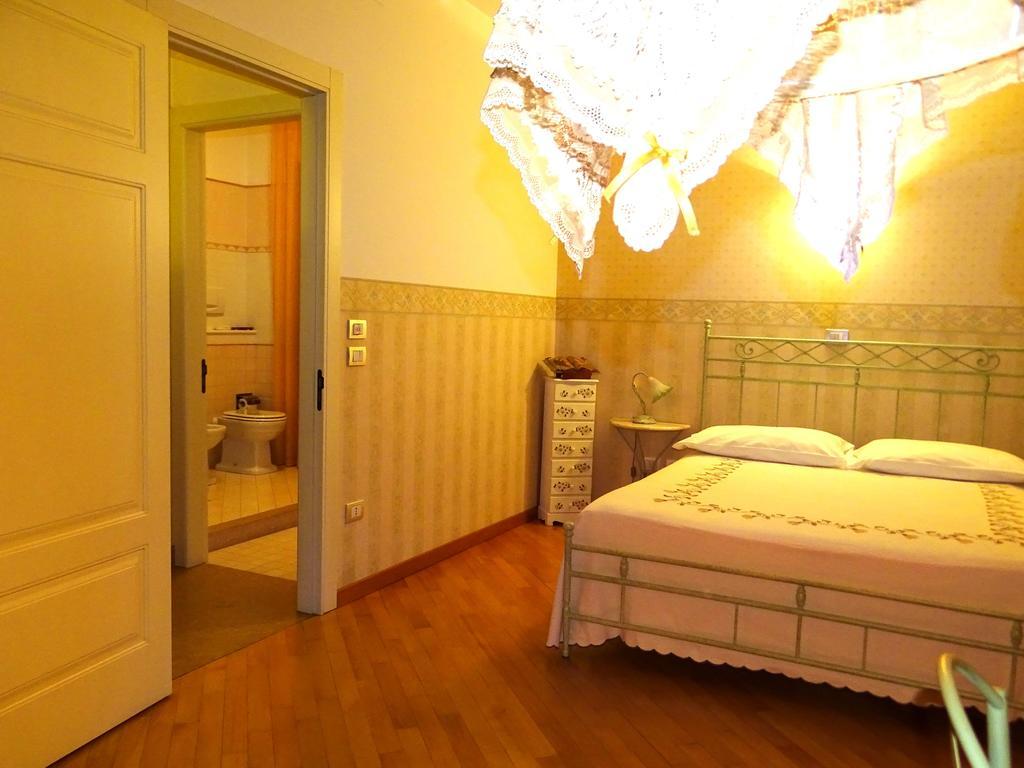 Villa Gioia Rooms Montegranaro Chambre photo